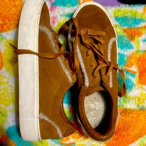 Barley worn ugg shoes, size 7. Comfortable and soft